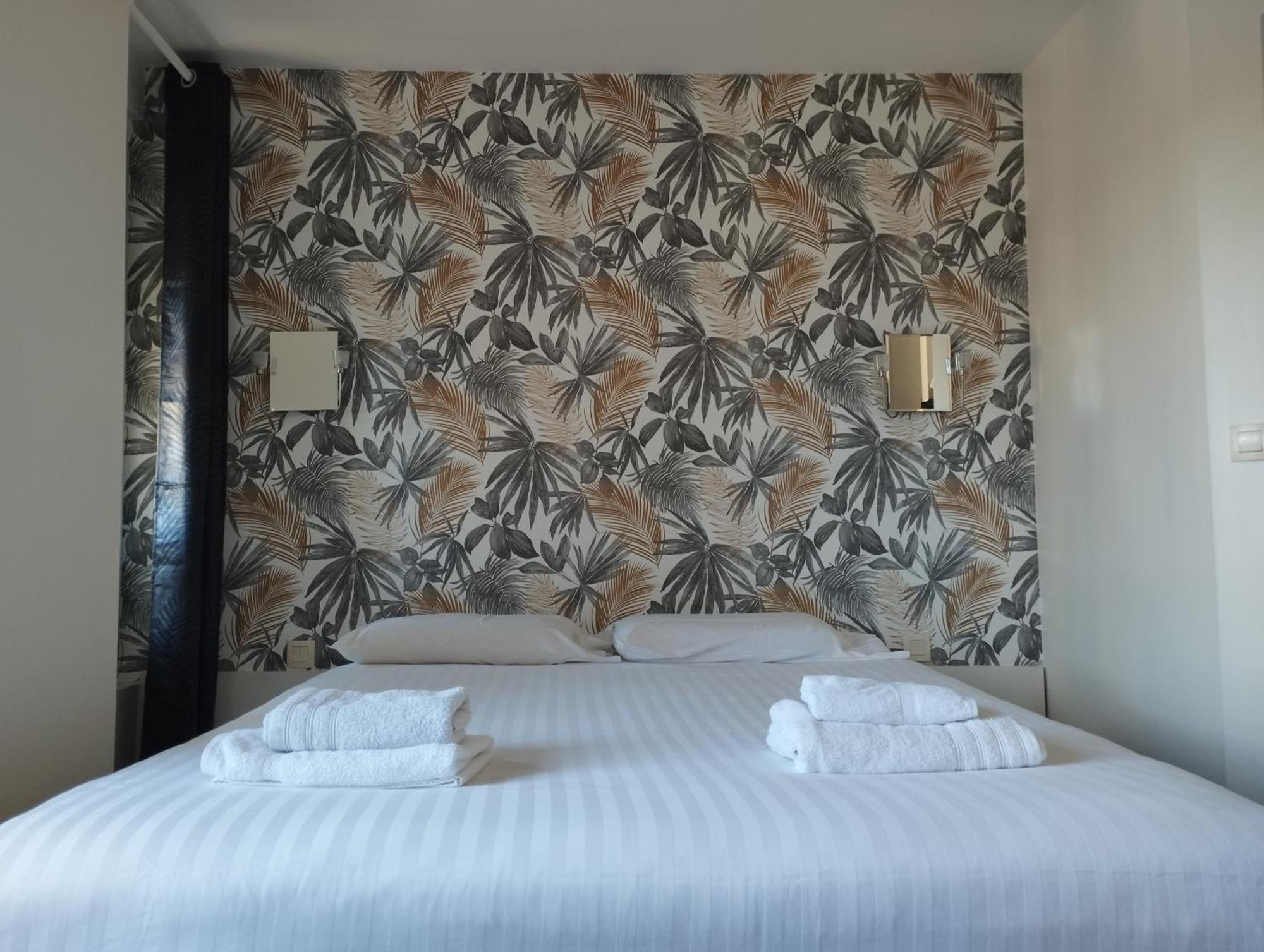 Brit Hotel L'Arrivee Гингам Екстериор снимка