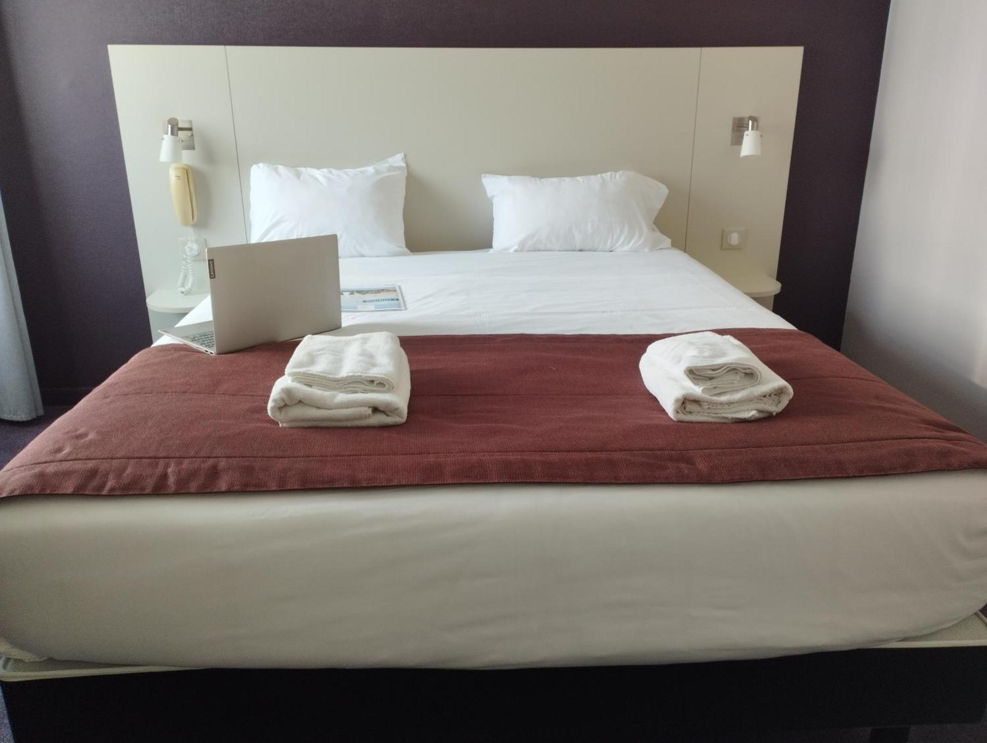 Brit Hotel L'Arrivee Гингам Екстериор снимка