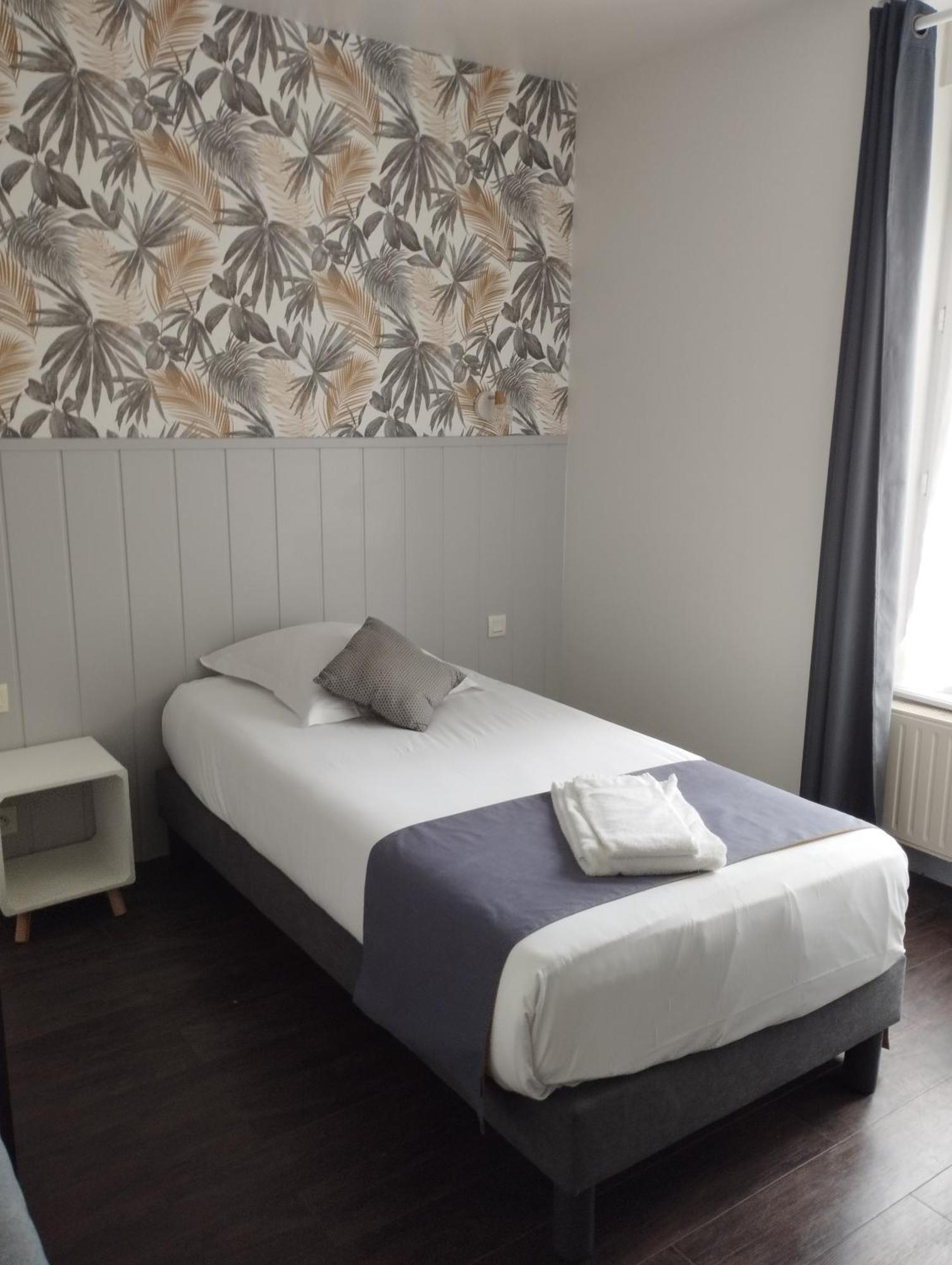 Brit Hotel L'Arrivee Гингам Екстериор снимка