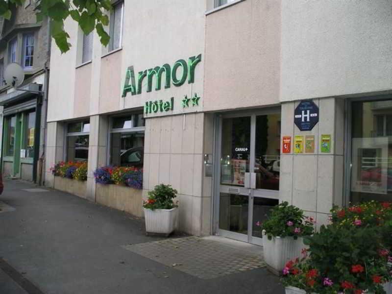 Brit Hotel L'Arrivee Гингам Екстериор снимка